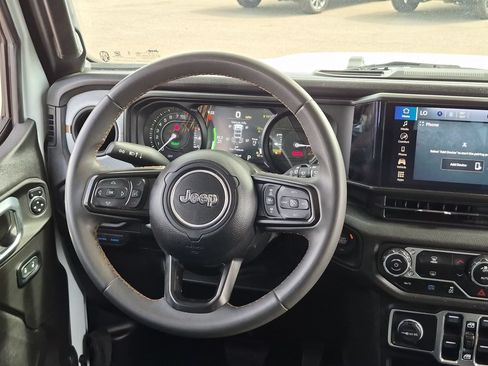 Used 2024 Jeep Wrangler Unlimited AWD/4WD image 11