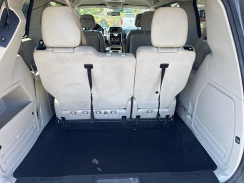 Used 2016 Chrysler Town & Country LX image 17