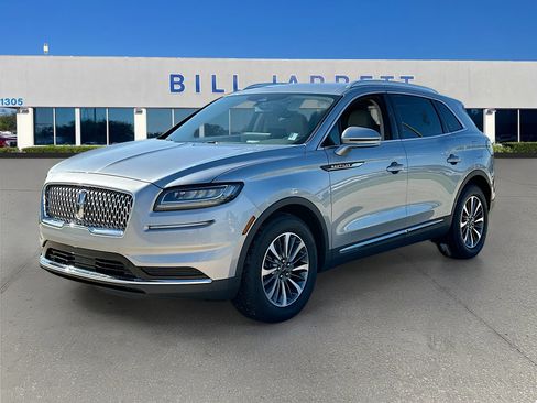Used 2023 Lincoln Nautilus FWD image 3