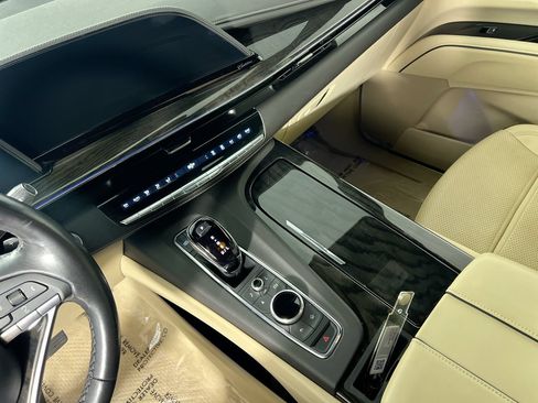 Used 2024 Cadillac Escalade Premium Luxury RWD image 23