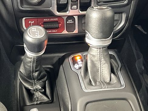 Used 2024 Jeep Wrangler Willys image 13