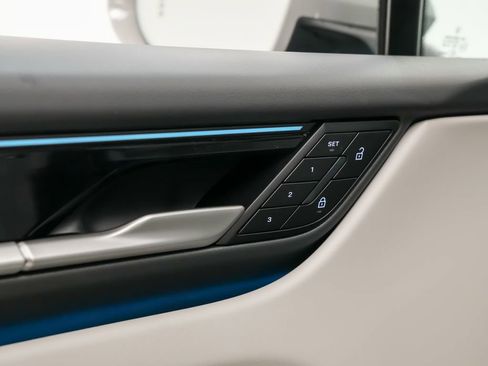 New 2026 Porsche Macan 4 Electric AWD/4WD image 23