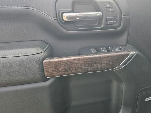 Used 2023 GMC Sierra 2500 Denali w/ Denali Ultimate Package image 9