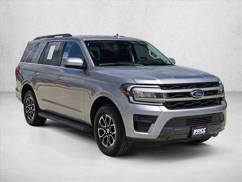 Used 2024 Ford Expedition XLT AWD/4WD image 3