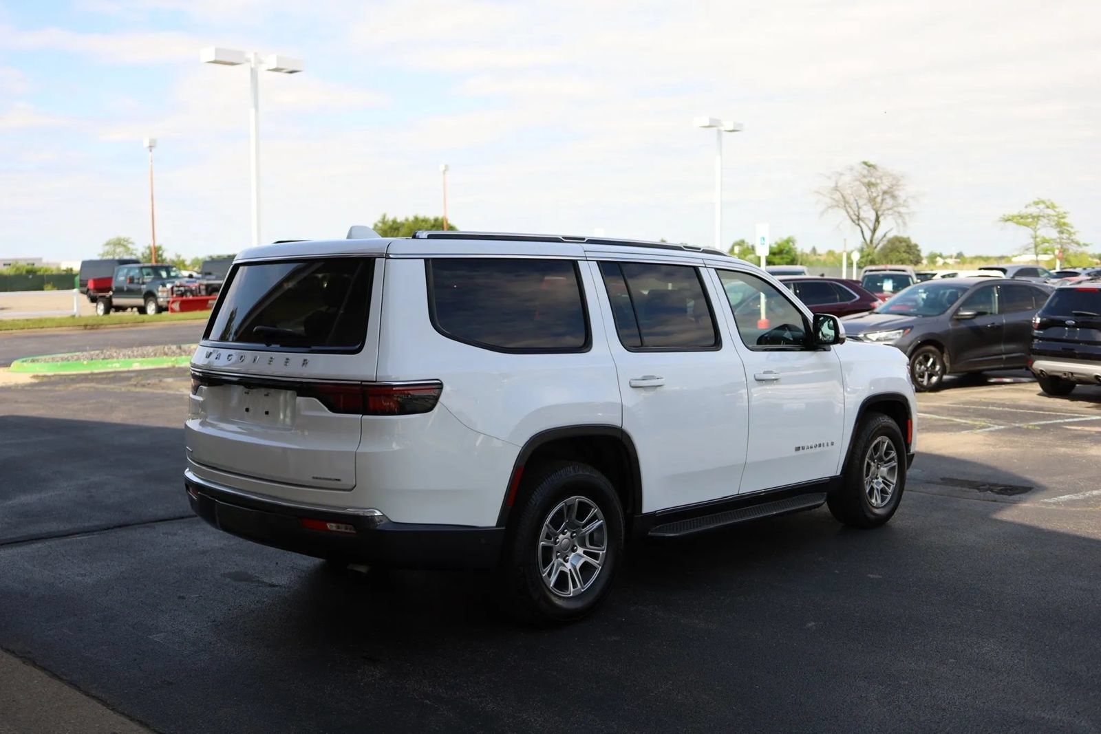 Used 2022 Jeep Wagoneer Series I w/ Convenience Group I AWD/4WD image 5