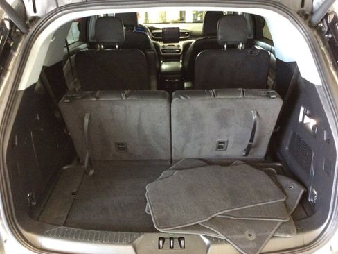 Used 2023 Ford Explorer XLT w/ Equipment Group 202A image 5