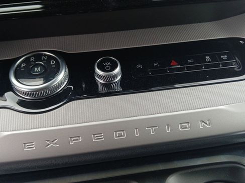 New 2026 Ford Expedition Active image 12