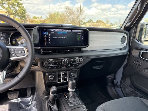 Used 2025 Jeep Wrangler Unlimited Sahara w/ Safety Group AWD/4WD image 27