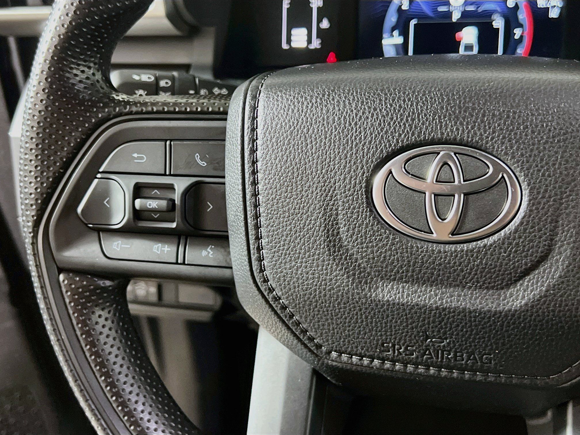 Used 2025 Toyota Tacoma SR5 AWD/4WD image 18
