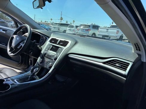 Used 2014 Ford Fusion SE FWD image 21