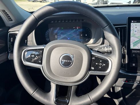 Used 2025 Volvo XC90 B5 Core AWD/4WD image 24