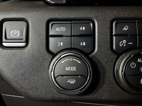Used 2024 Chevrolet Silverado 1500 LT Trail Boss w/ LT Trail Boss Premium Package AWD/4WD image 14