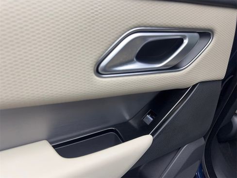 Used 2022 Land Rover Range Rover Velar R-Dynamic S image 39