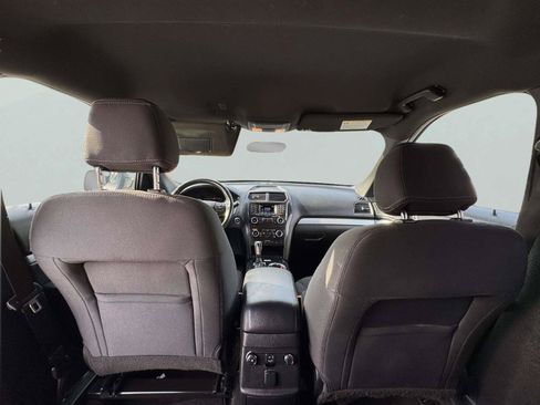 Used 2017 Ford Explorer XLT FWD image 32