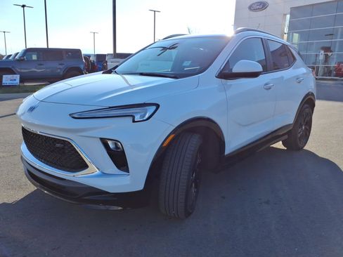 Used 2024 Buick Encore GX Sport Touring image 7