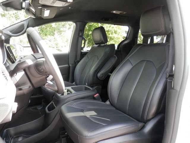 Used 2026 Chrysler Pacifica Select FWD image 18