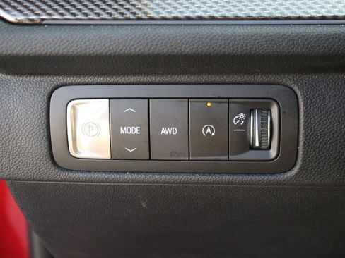 Used 2025 Chevrolet Traverse High Country AWD/4WD image 29