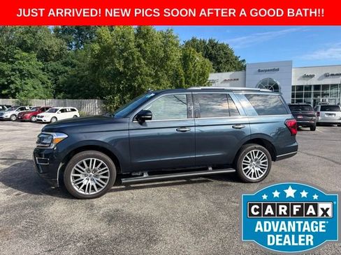 Used 2022 Ford Expedition Limited AWD/4WD image 2