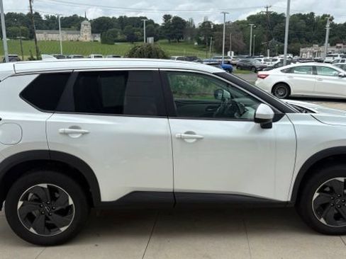 Used 2025 Nissan Rogue SV AWD/4WD image 8
