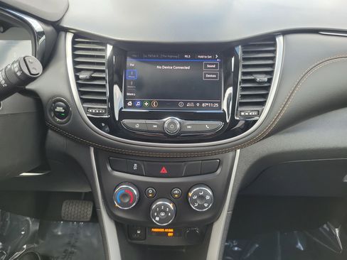 Used 2022 Chevrolet Trax LT w/ Midnight Edition image 20