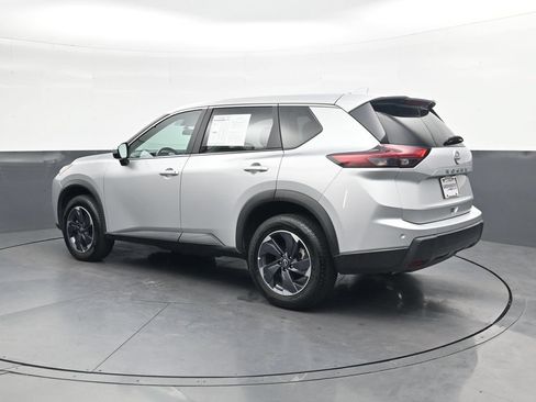 Used 2025 Nissan Rogue SV FWD image 10