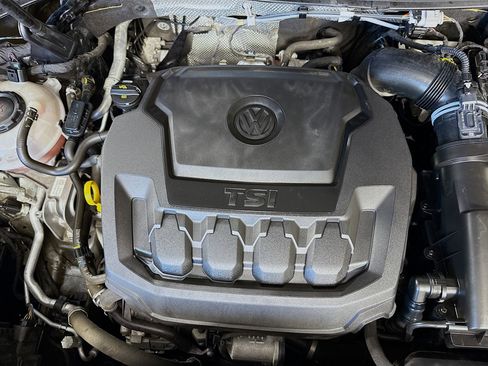 Used 2020 Volkswagen Tiguan S image 38