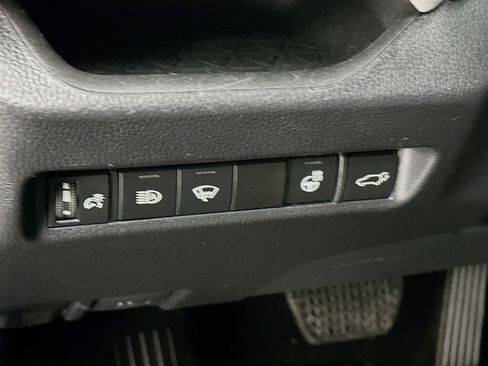 Used 2022 Toyota RAV4 XLE image 17