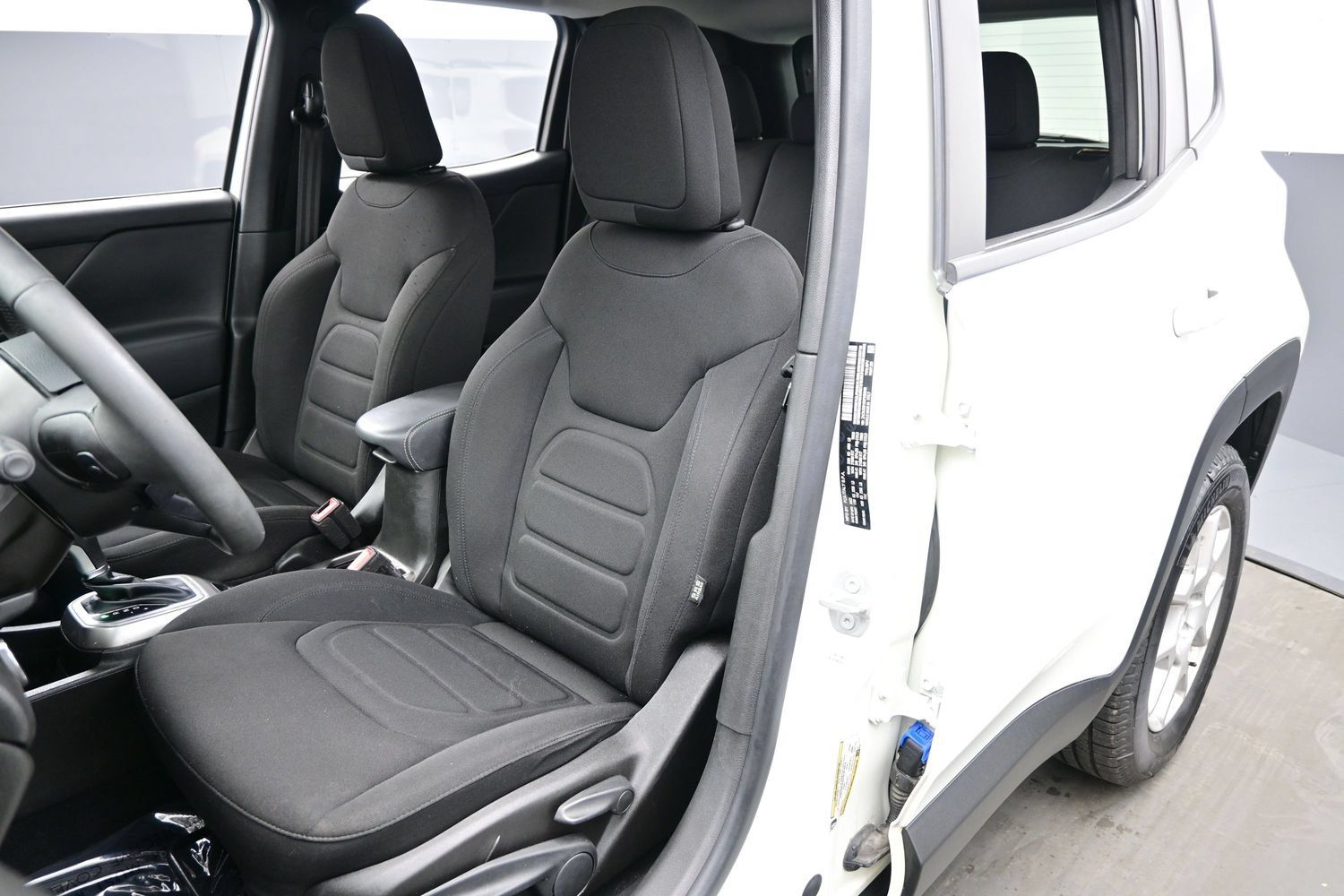 Used 2022 Jeep Renegade Latitude AWD/4WD image 13