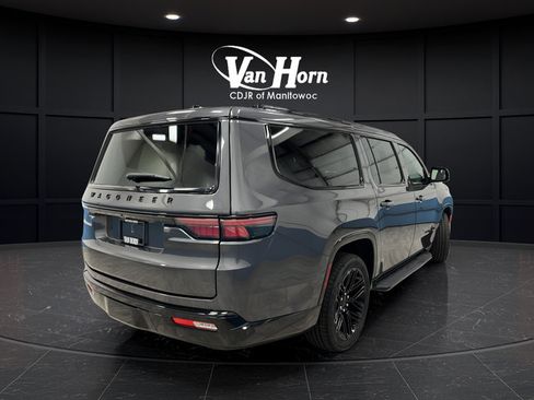 Used 2024 Jeep Wagoneer L Series II AWD/4WD image 7