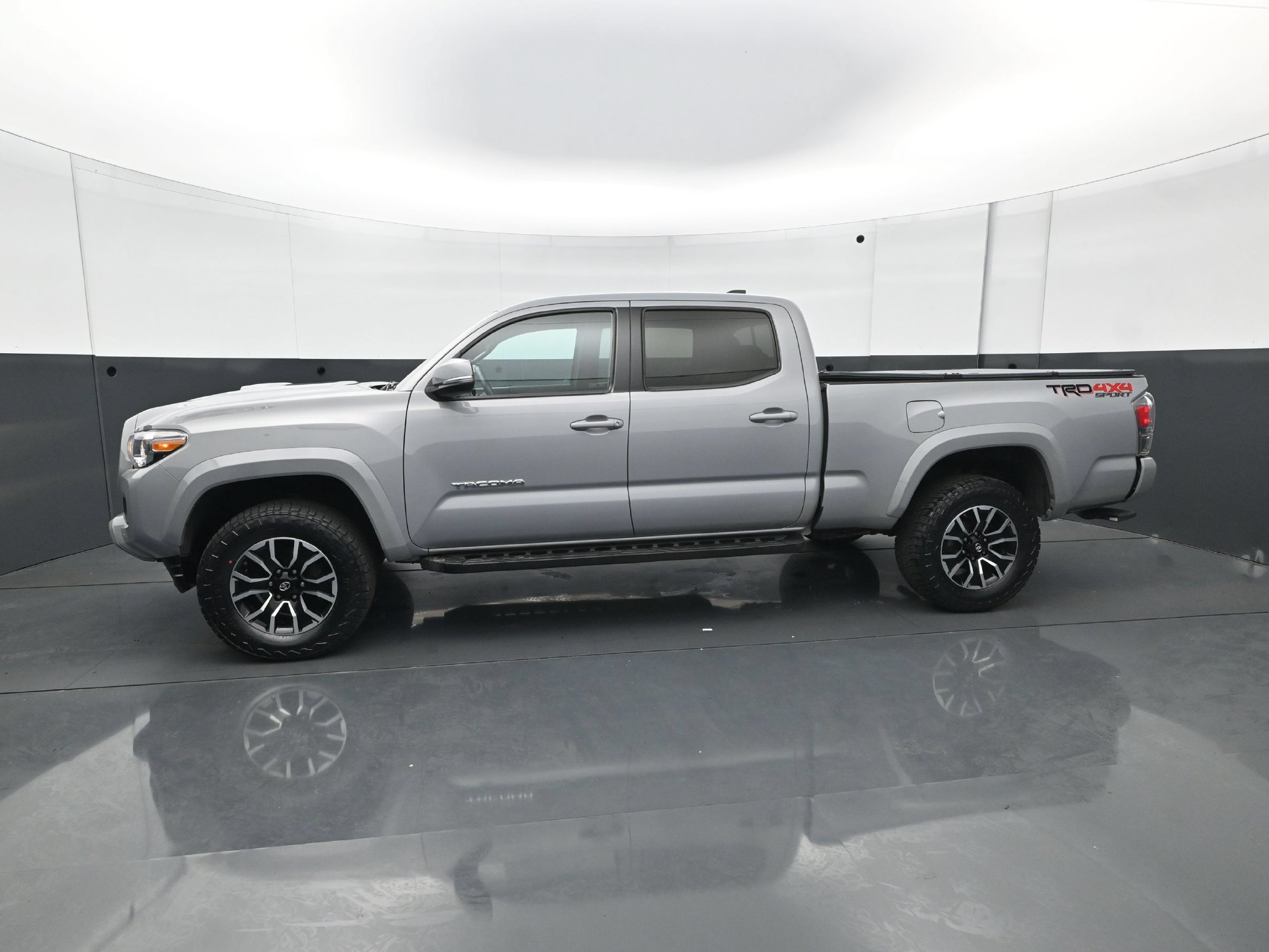 Used 2020 Toyota Tacoma TRD Sport AWD/4WD image 3