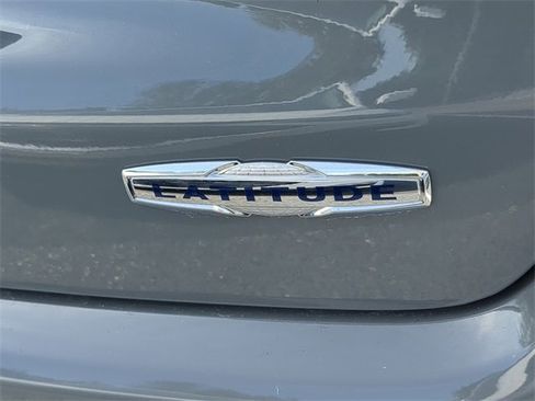 Used 2024 Jeep Compass Latitude image 10