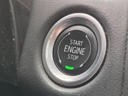 Used 2024 GMC Yukon XL SLT w/ SLT Luxury Package image 23