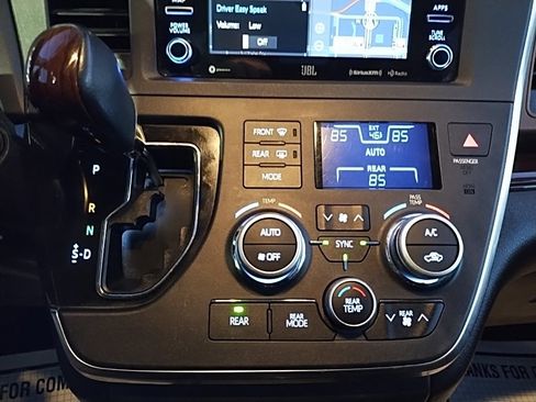 Used 2018 Toyota Sienna Limited Premium image 36