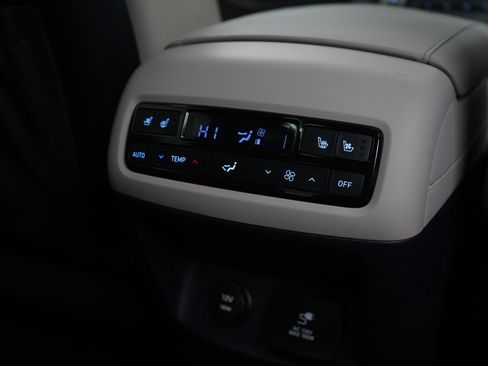 Used 2024 Hyundai Palisade Limited image 13