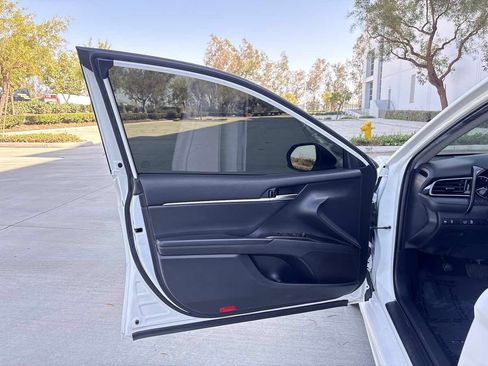 Used 2021 Toyota Camry SE w/ Carpet Mat Package (TMS) FWD image 18