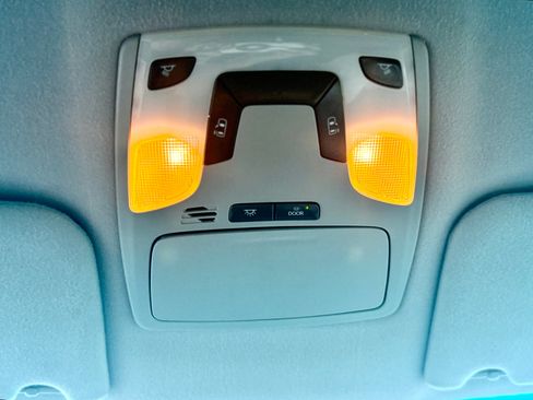 Used 2014 Toyota Sienna LE image 37