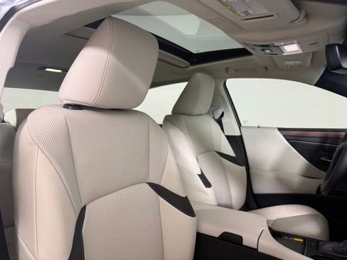 Used 2025 Lexus ES 350 w/ Premium Package FWD image 26