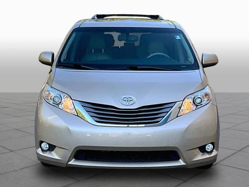 Used 2013 Toyota Sienna XLE FWD image 4