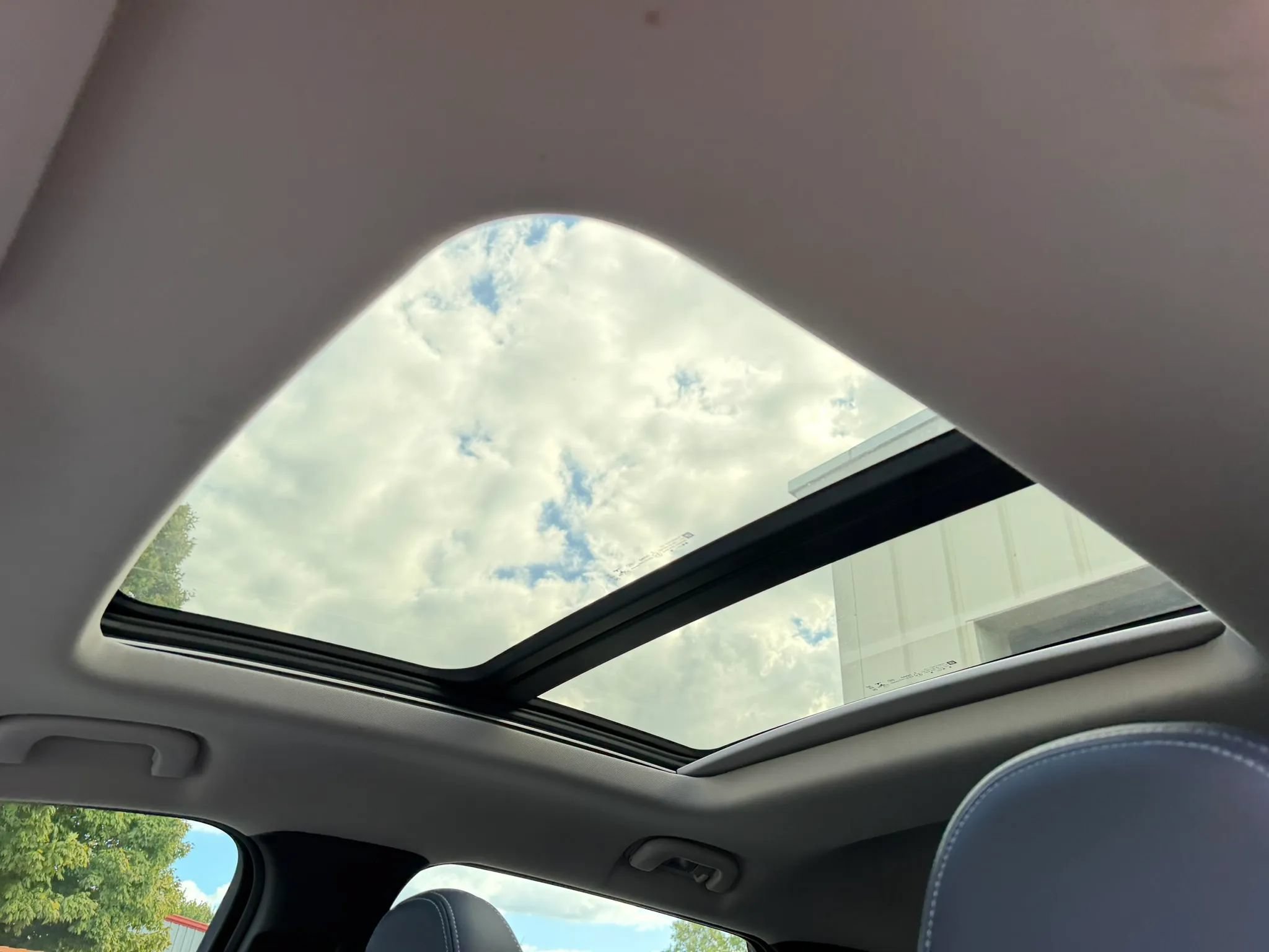 Used 2022 Chevrolet Bolt EUV Premier w/ Sun & Sound Package FWD image 29