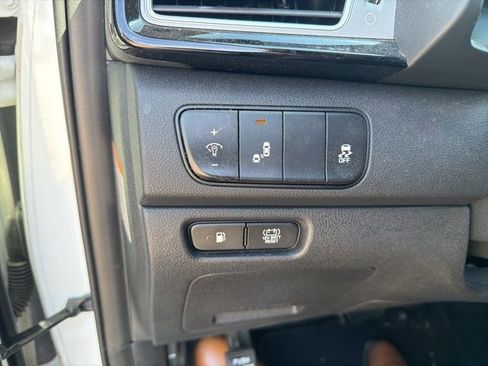 Used 2017 Kia Niro EX image 19