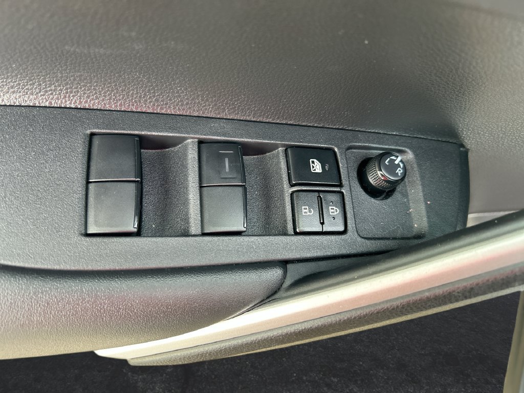 Used 2024 Toyota Corolla Cross LE FWD image 12