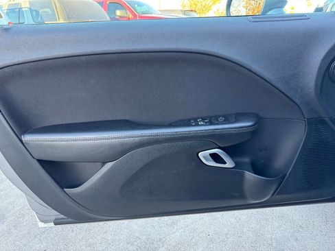 Used 2016 Dodge Challenger SXT image 15