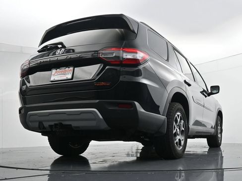Used 2025 Honda Pilot TrailSport image 32