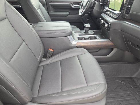 Used 2024 GMC Sierra 1500 SLT AWD/4WD image 13