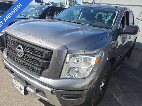 Used 2021 Nissan Titan SV w/ SV Convenience Package image 1