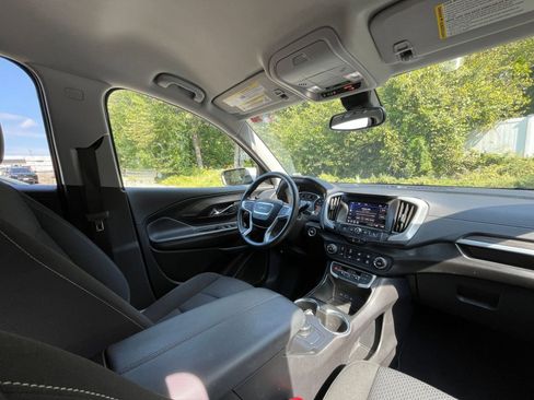 Used 2024 GMC Terrain SLE image 33
