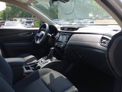 Used 2019 Nissan Rogue SV FWD image 16