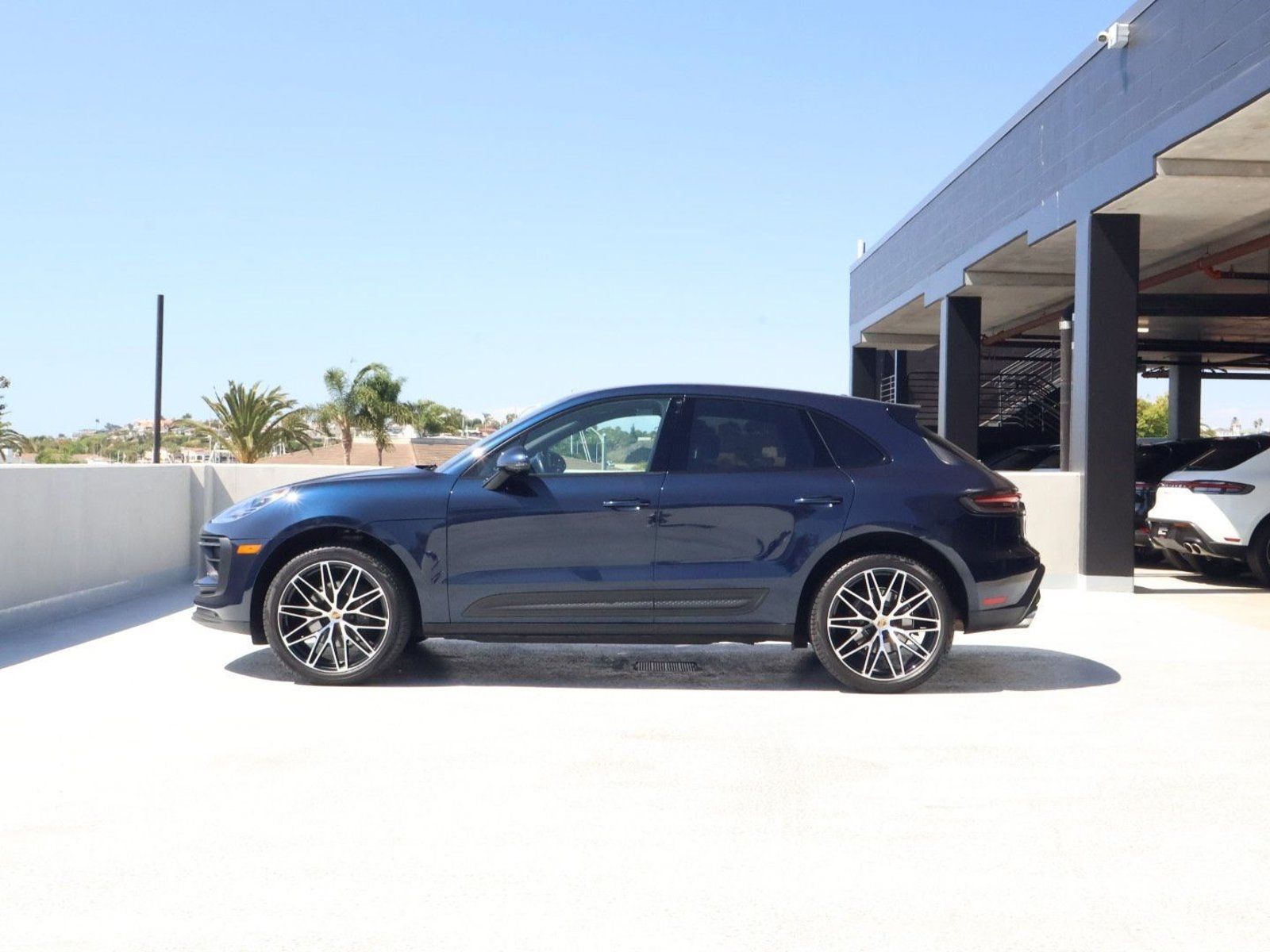 Certified 2023 Porsche Macan AWD/4WD image 2