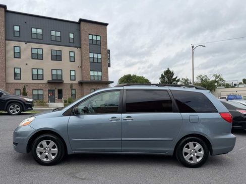 Used 2009 Toyota Sienna LE FWD image 4