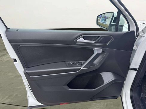 Used 2020 Volkswagen Tiguan SE w/ Panoramic Sunroof Package image 10